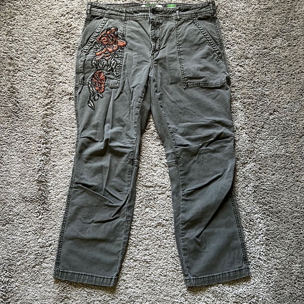 NWOT Anthropologie Wanderer Green Pants - 29P - Picture 4 of 10